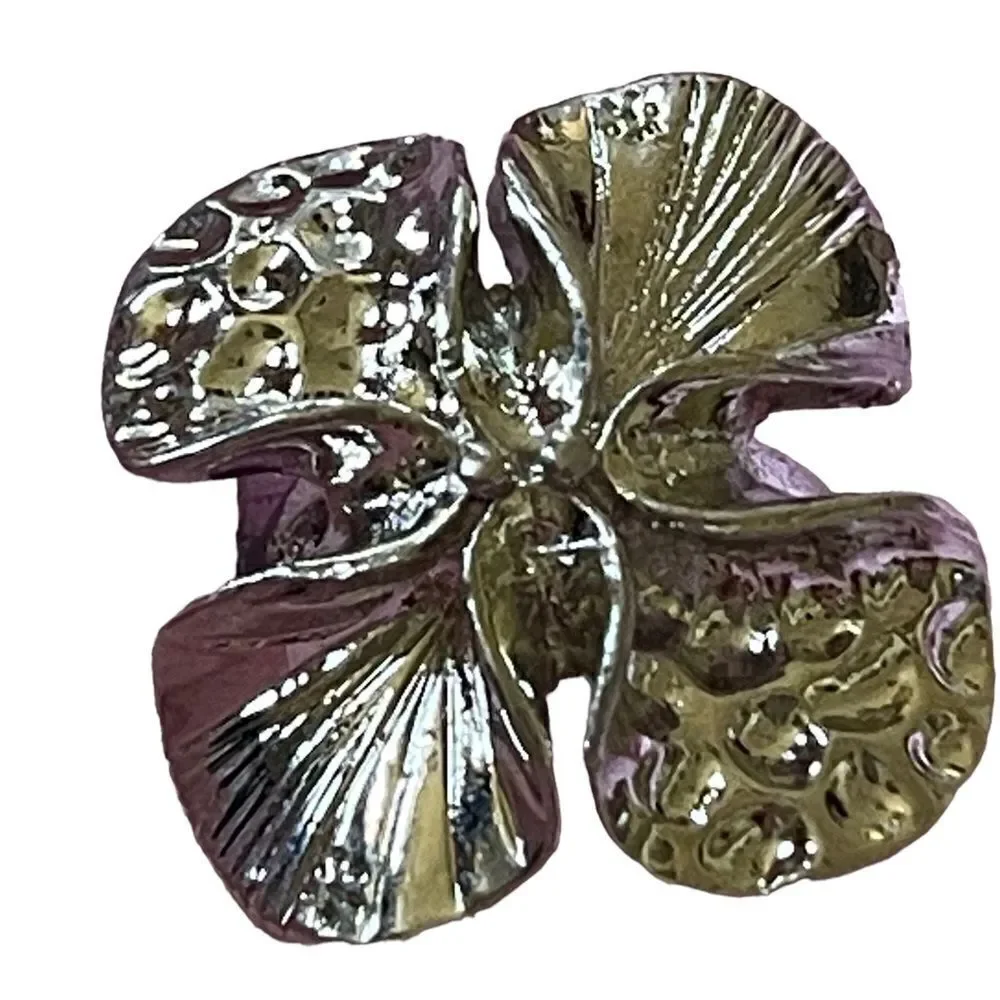 NWOT silver tone ring four petal flower design ring US size 6